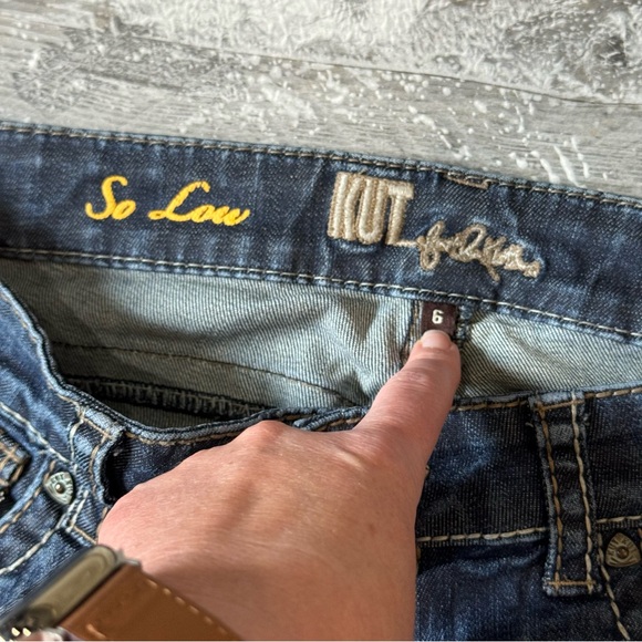 Women’s Kut From The Kloth Distressed Jeans - Size 6 - Picture 3 of 8